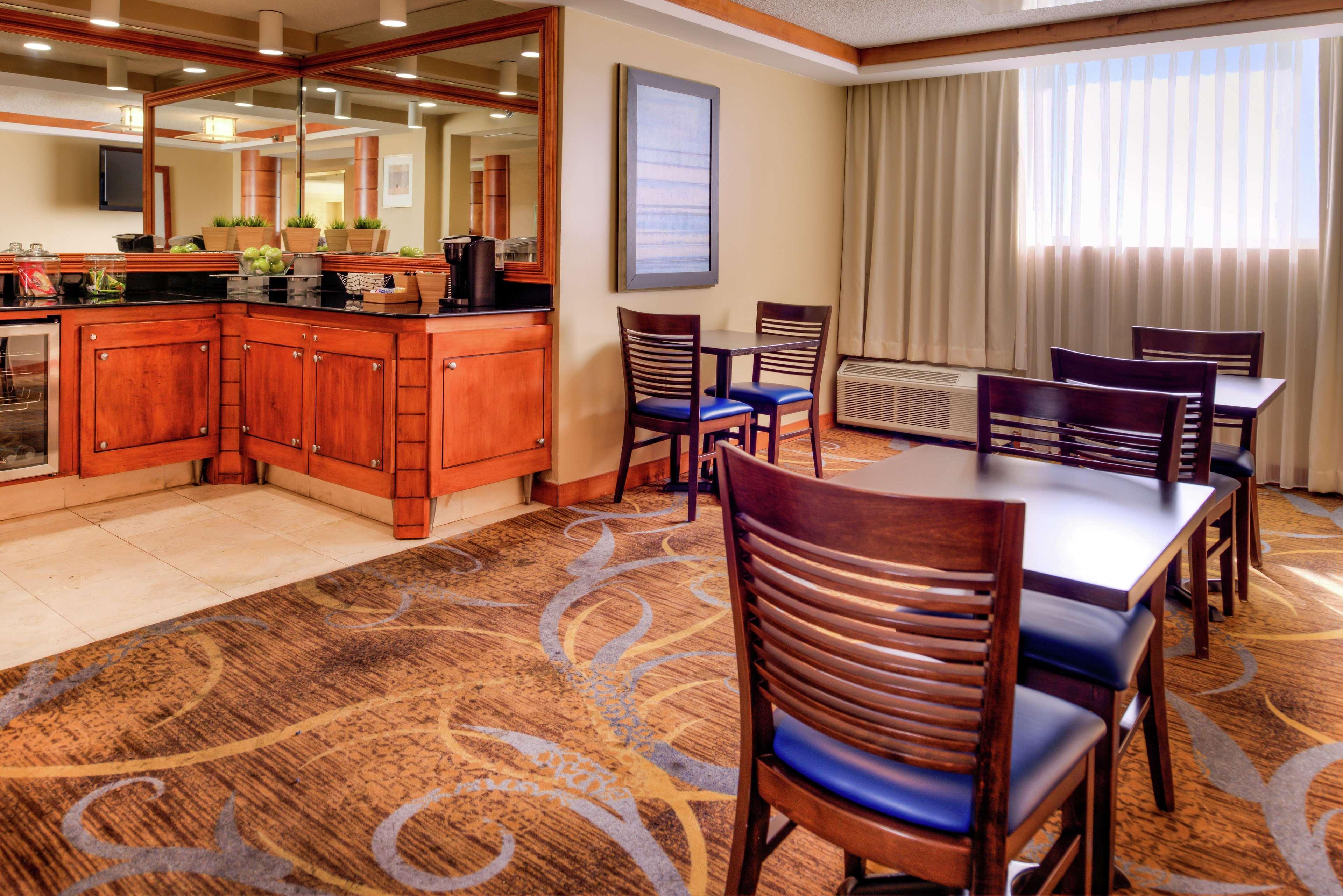 Doubletree By Hilton Hotel Tampa Airport-Westshore Екстериор снимка