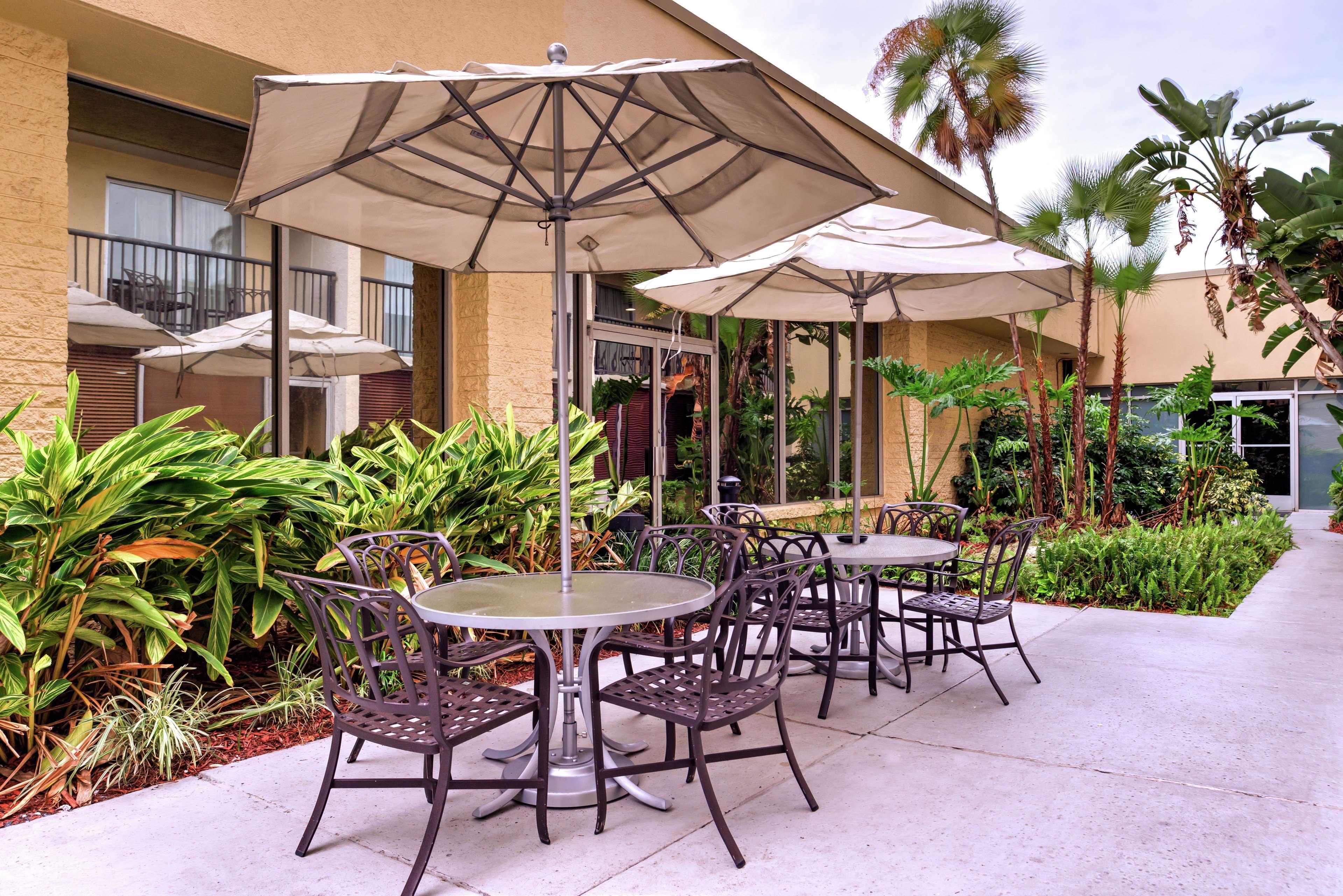 Doubletree By Hilton Hotel Tampa Airport-Westshore Екстериор снимка